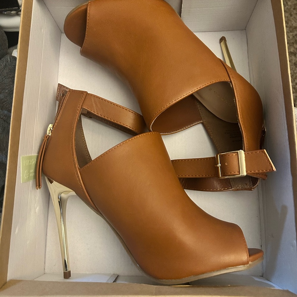 Heels - Picture 4 of 5